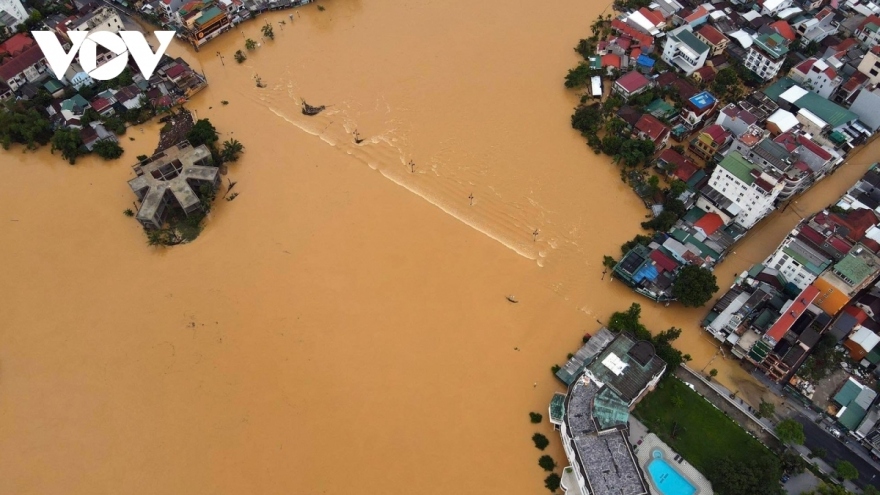 Quốc vương và Hoàng hậu Thái Lan gửi điện thăm hỏi tình hình lũ lụt miền Trung 