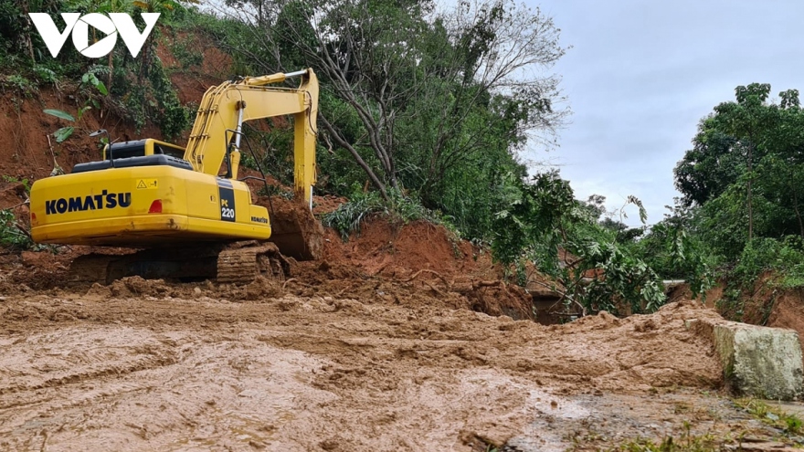 Rescue work at landslide site continues overnight, 14 bodies retrieved