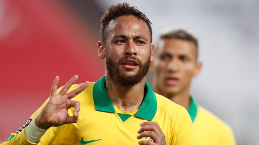 Neymar ghi hat-trick, Brazil đánh bại Peru để soán ngôi đầu của Argentina