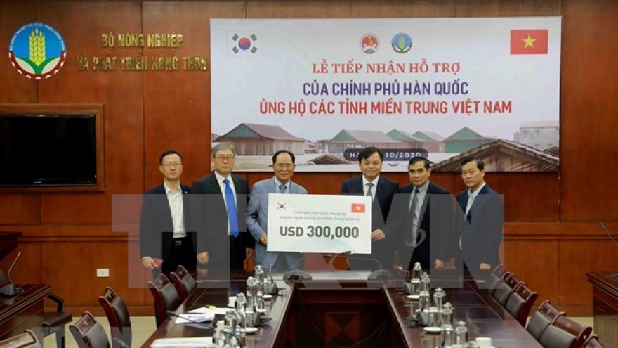 RoK offers 300,000 USD worth of cash relief to flood-hit central Vietnam