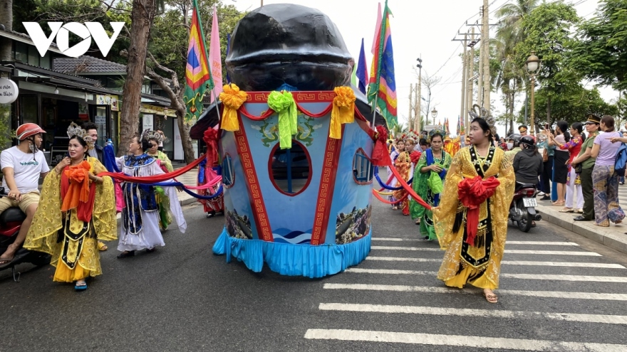 Whale worshipping festival excites crowds in Vung Tau city