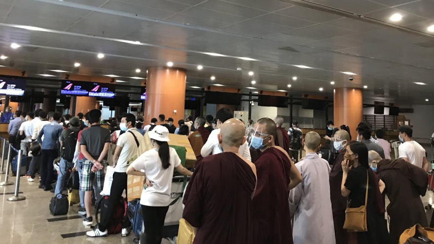 Chuyến bay chở hơn 240 công dân từ Myanmar về Việt Nam hạ cánh ở Cam Ranh
