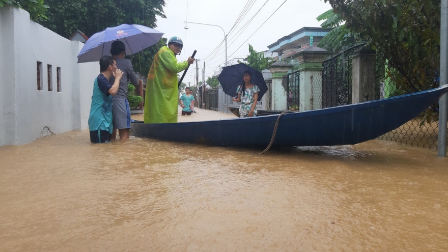 Quảng Nam 1 người chết, nước lũ đã tràn qua Quốc lộ 1A