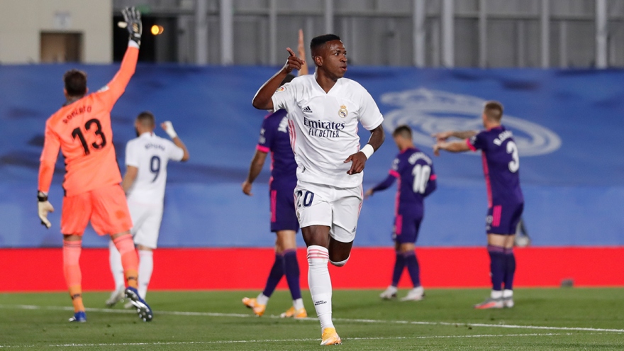 Đánh bại Valladolid, Real Madrid hơn Barca 4 điểm