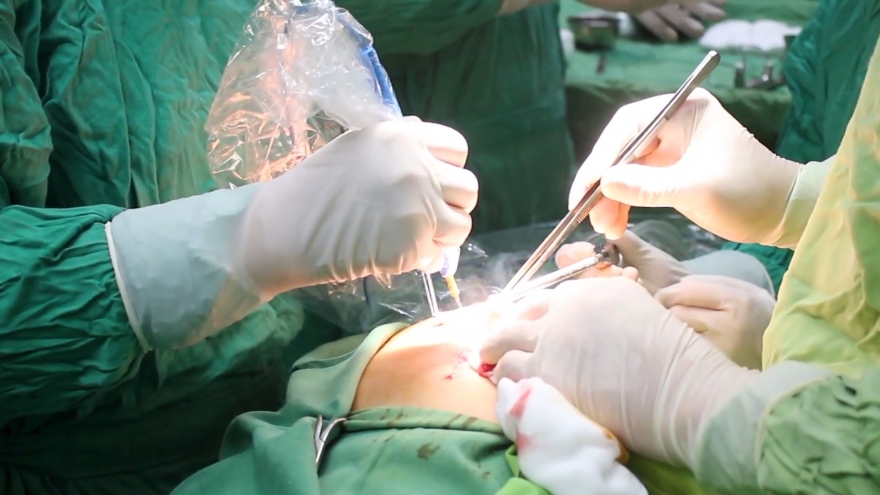 Phẫu thuật thành công khối u nặng 5kg ở vùng bụng ở Kiên Giang
