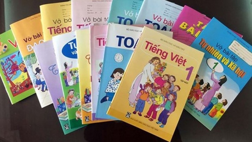 Chương trình lớp 1: Phụ huynh “đánh vật”  học cùng con, giáo viên kêu quá tải