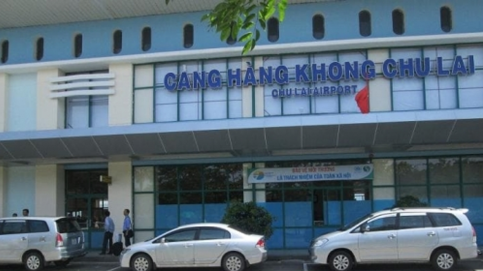 Sân bay Chu Lai mở cửa trở lại sau 3 ngày hư hỏng do bão số 9