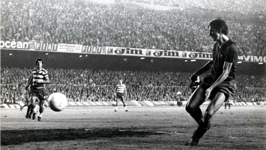 Ngày này năm xưa: "Thánh" Johan Cruyff ra mắt Barca 