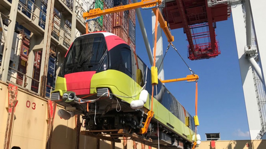 First train for Hanoi metro line docks in Hai Phong 