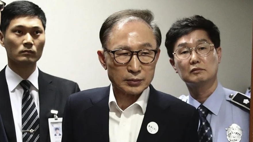 Cựu Tổng thống Hàn Quốc Lee Myung-bak bị y án 17 năm tù giam