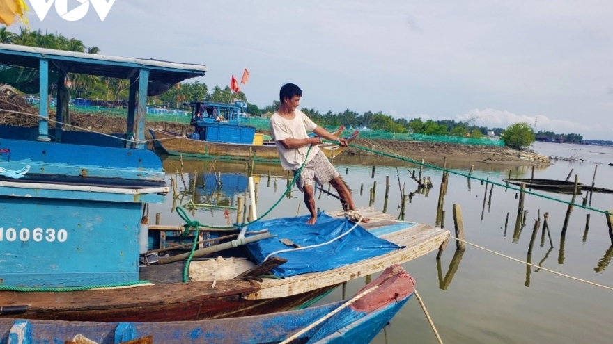 Typhoon Molave moving fast towards central Vietnam