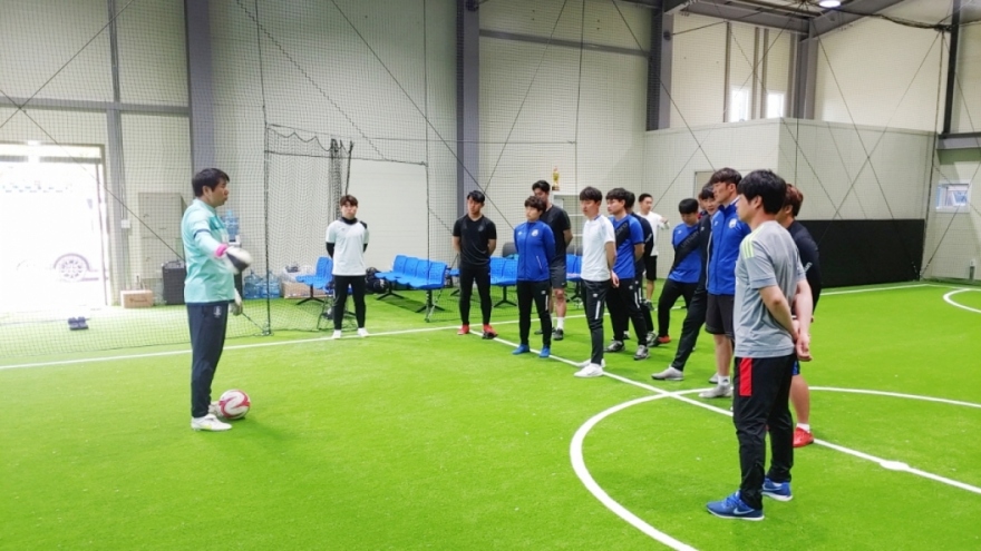 VFF signs new contract with Korean goalkeeping coach