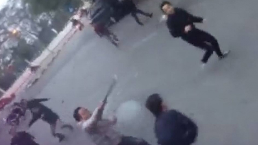 Khởi tố nhóm thanh niên mang dao phóng lợn diễu phố Hà Nội