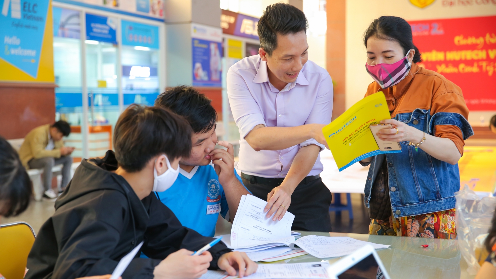 Một số trường Đại học ở TPHCM công bố điểm trúng tuyển từ điểm thi tốt nghiệp THPT