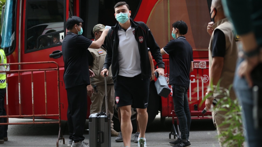 Muangthong thay "tướng", Văn Lâm vẫn thể hiện phong độ đỉnh cao 