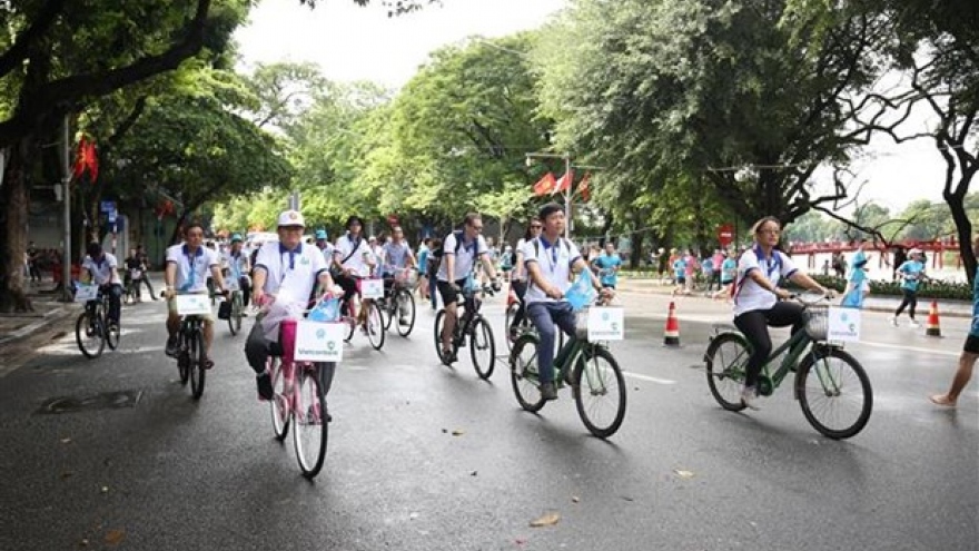 Hanoi cycling journey helps raise awareness on environment protection