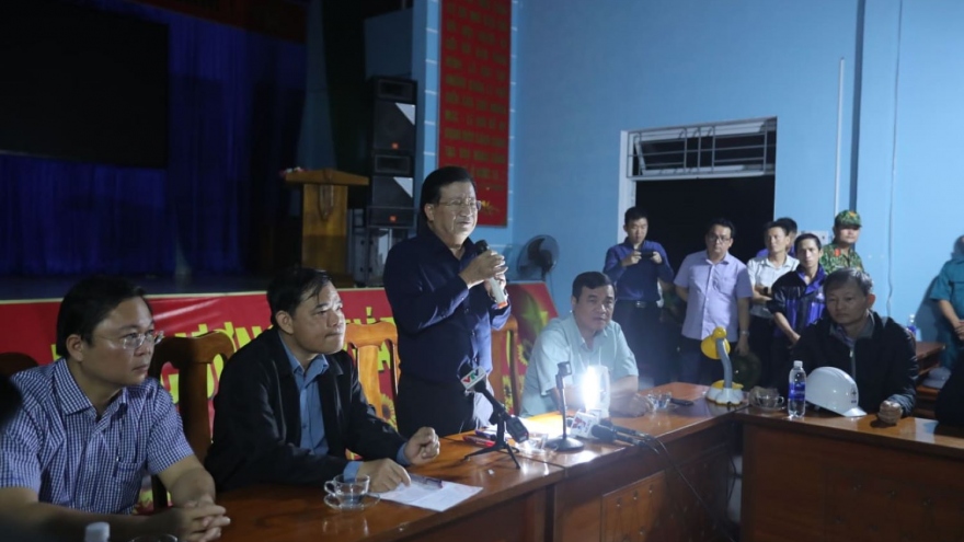 Phó Thủ tướng Trịnh Đình Dũng kiểm tra, đánh giá thiệt hại do mưa bão ở Quảng Nam