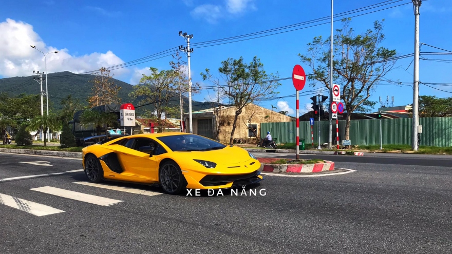 Cận cảnh siêu phẩm Lamborghini Aventador SVJ vừa "cập bến" Việt Nam