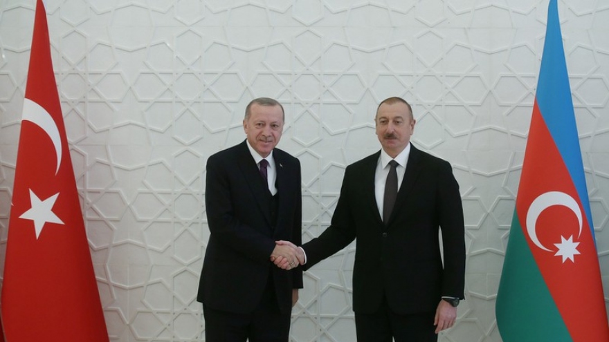 Ngoại trưởng Thổ Nhĩ Kỳ tới Azerbaijan khi Armenia yêu cầu Nga hỗ trợ an ninh