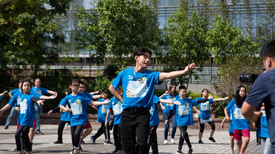 Local dancer helps UNICEF protect environment