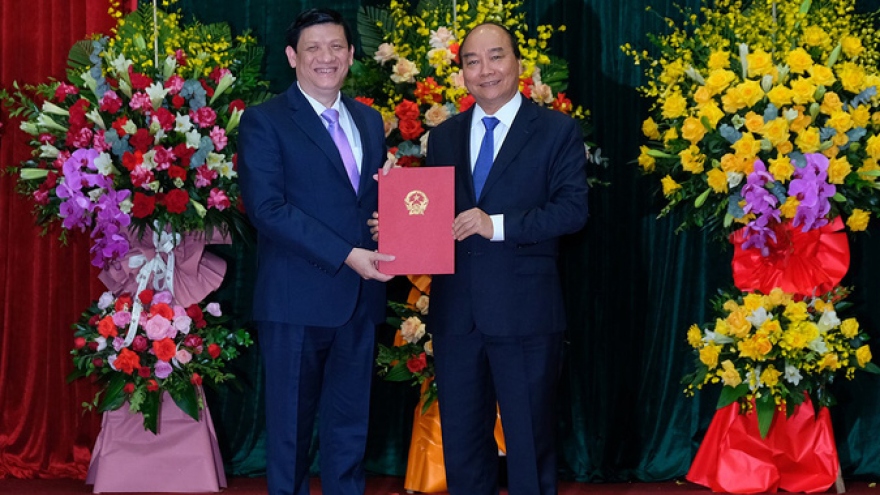 Thủ tướng trao Quyết định bổ nhiệm Bộ trưởng Bộ Y tế cho GS Nguyễn Thanh Long 