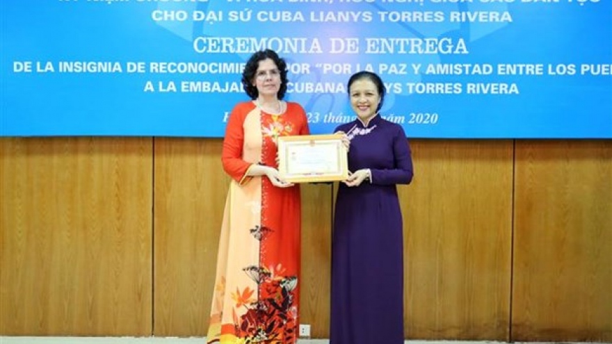 Cuban Ambassador receives “For peace and friendship among nations” insignia