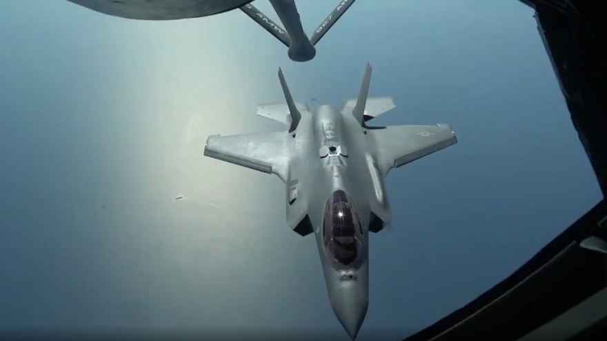 Cận cảnh KC-135 thực hiện “nhiệm vụ khó nhằn” tiếp nhiên liệu cho F-35A