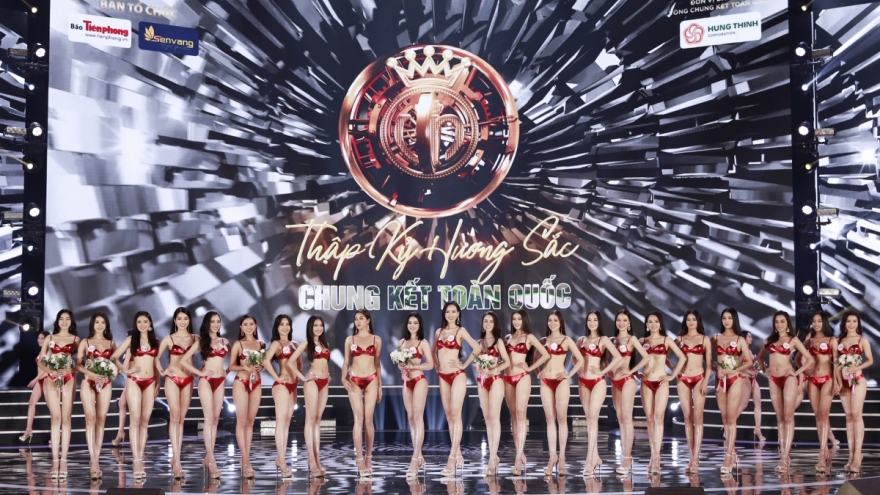Miss Vietnam 2020 finalists sexy in swimsuit round