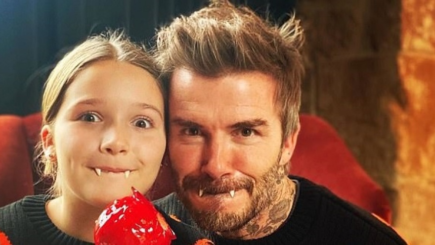David Beckham và con gái cưng mặc áo đôi, hóa ma cà rồng trong lễ hội Halloween