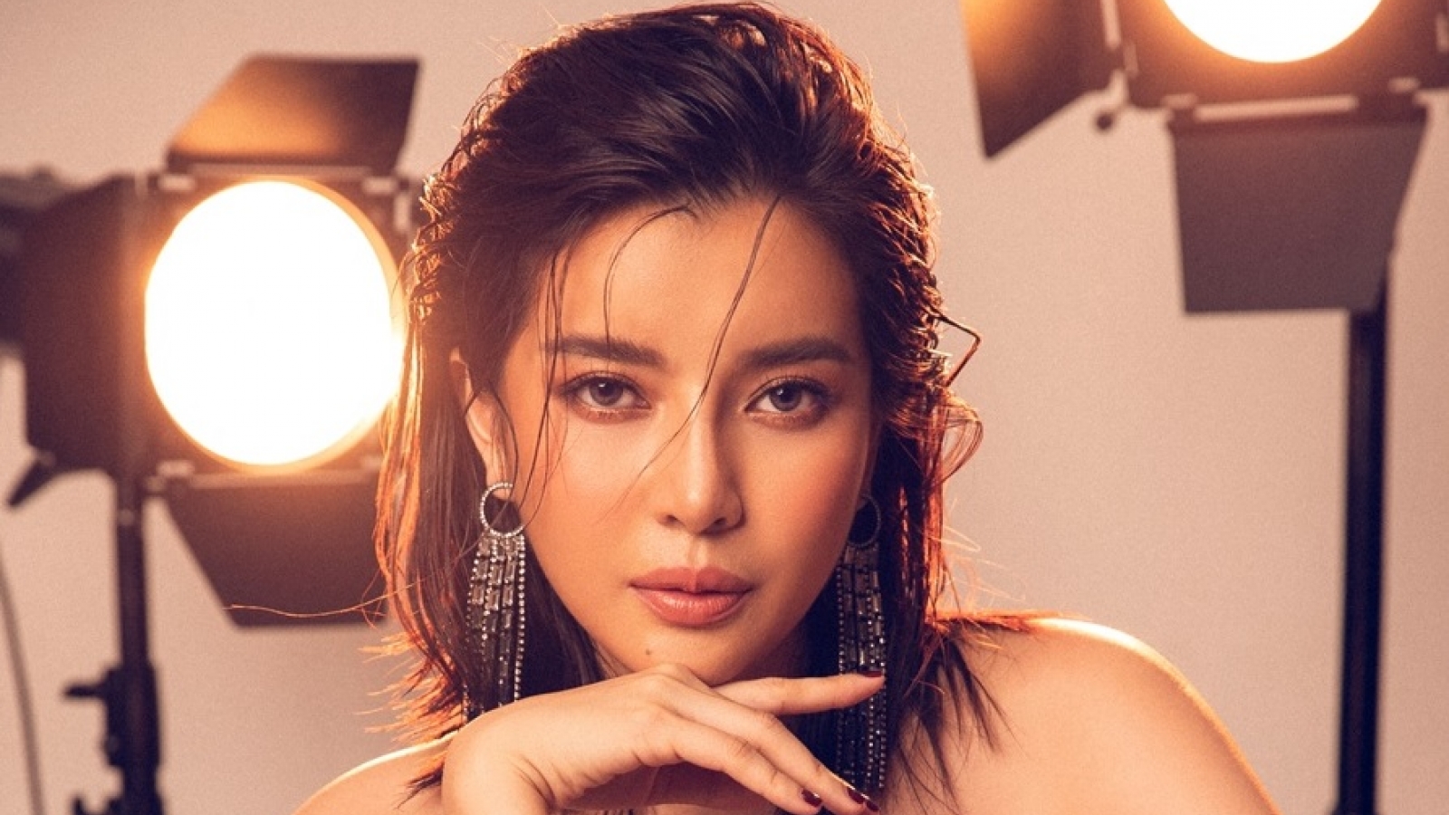 Cao Thái Hà tạo hình sắc sảo trong poster Hoạn Thư của phim điện ảnh “Kiều”