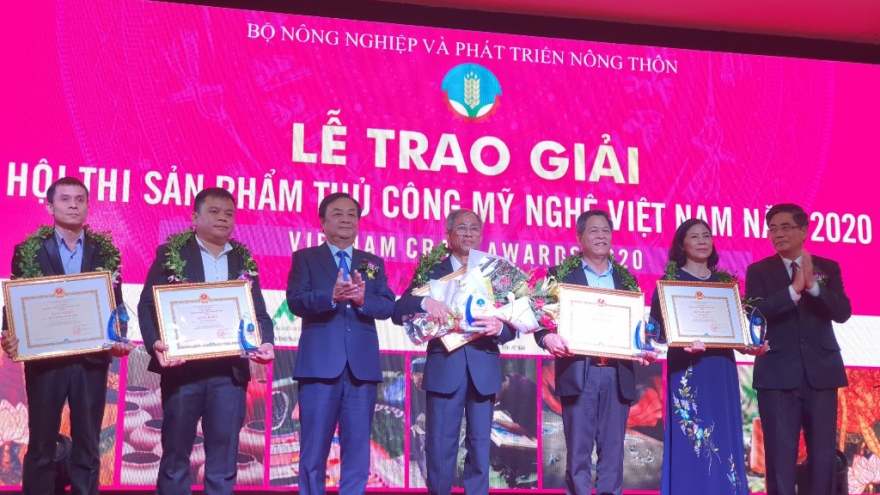 Hanoi fair features handicrafts and OCOP products