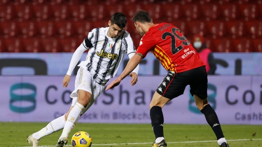 Dybala bỏ lỡ cơ hội khó tin, Juventus bị Benevento cầm chân