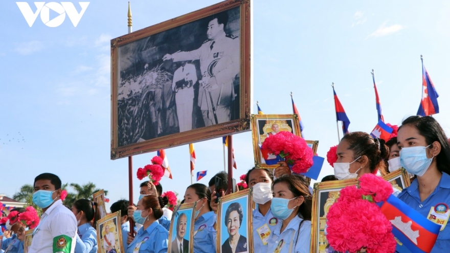 Lãnh đạo Việt Nam chúc mừng kỷ niệm 67 năm quốc khánh Campuchia