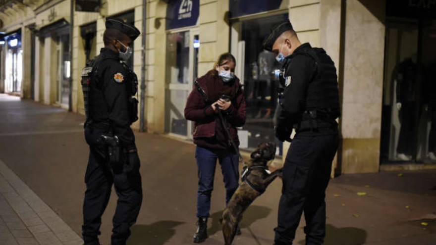 Pháp vượt mốc 2 triệu ca nhiễm virus SARS-CoV-2