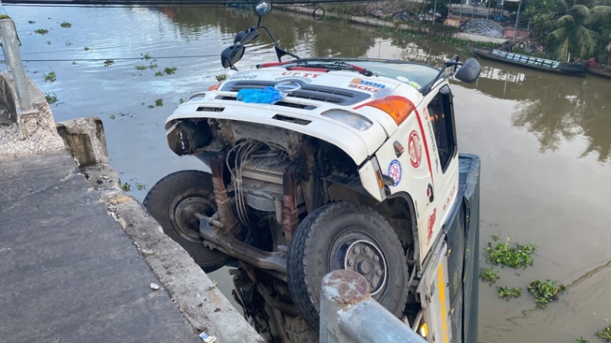 Tạm giữ tài xế lái xe tải làm sập cầu ở Tiền Giang 
