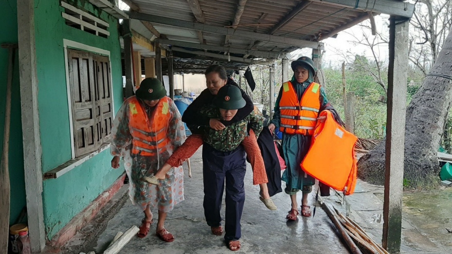 Miền Trung ứng phó bão số 13: "Tính mạng người dân là trên hết"