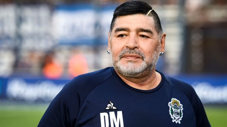 Diego Maradona phải nhập viện để phẫu thuật não