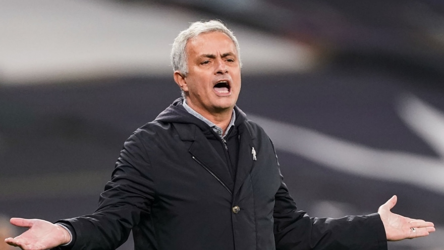 HLV Mourinho tuyên bố sốc sau khi gieo sầu cho Man City