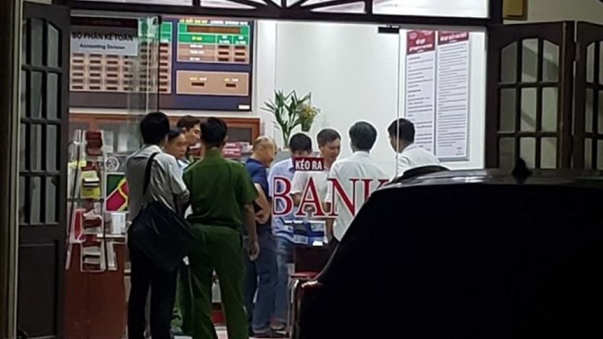 Truy tìm đối tượng nghi cầm lựu đạn vào cướp ngân hàng ở Đồng Nai