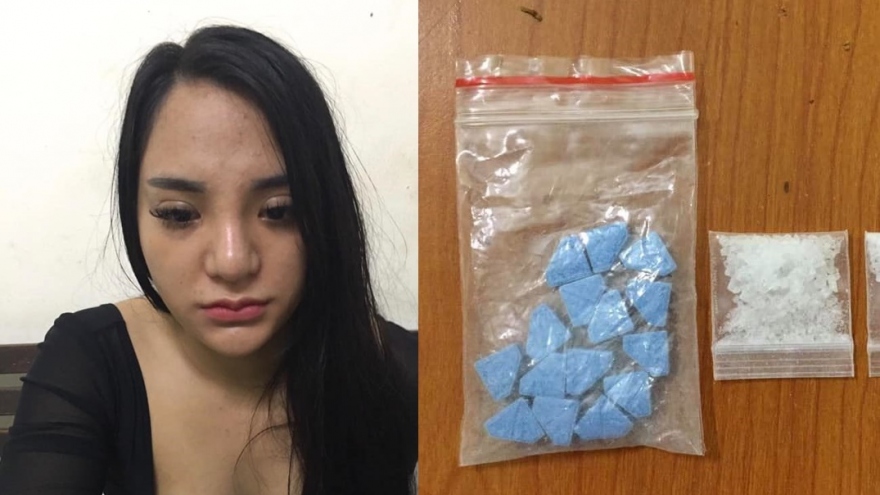 Thiếu nữ mang ma túy đi dạo phố Hà Nội bị tóm gọn