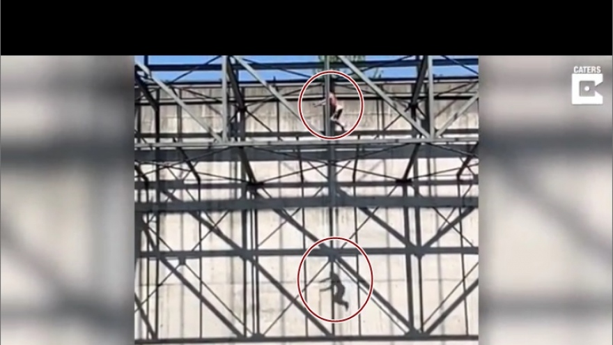 Video: Tài nhảy siêu phàm qua các dầm thép trên cao của anh chàng có tinh thần thép