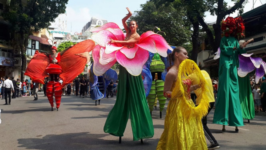 Hoan Kiem Lake to host displays of local, foreign cultures