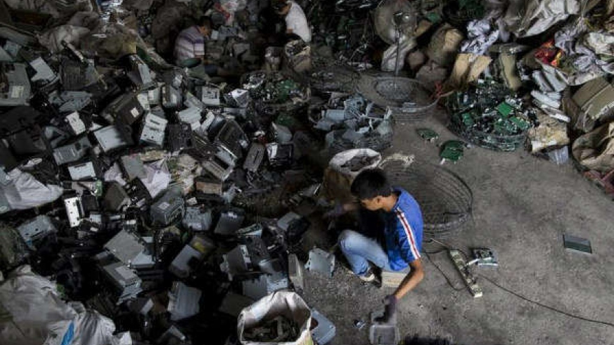Trung Quốc cấm nhập khẩu toàn bộ rác thải rắn từ năm 2021
