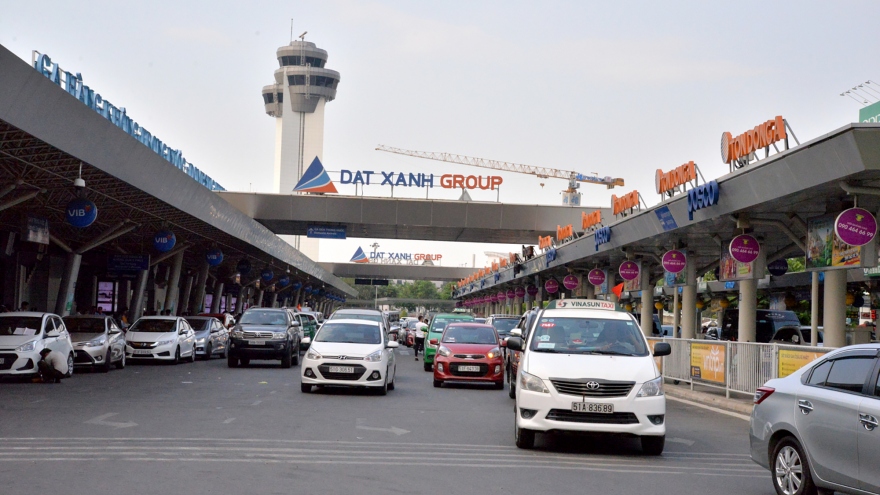 Đề xuất nghiên cứu xây cầu bộ hành ở sân bay Tân Sơn Nhất