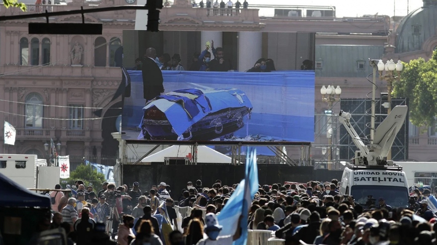 VIDEO: "Biển người" Argentina đến dự đám tang huyền thoại Maradona