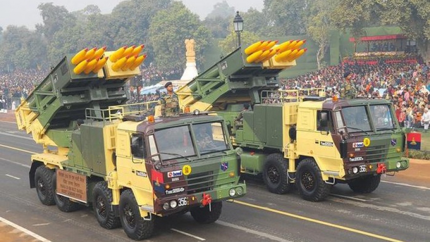 Ấn Độ thử thành công hệ thống tên lửa Pinaka phiên bản cải tiến