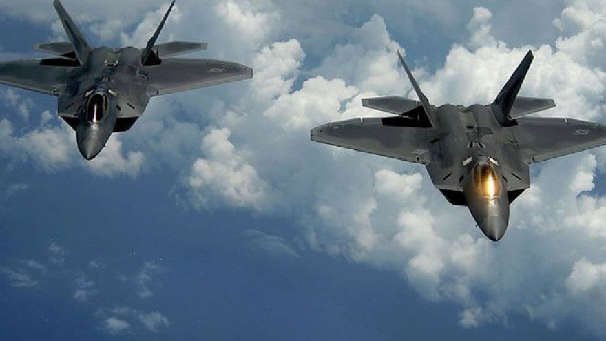 Thước phim quay chậm chuyển động đầy ngoạn mục của tiêm kích “chim ăn thịt” F-22 Raptor