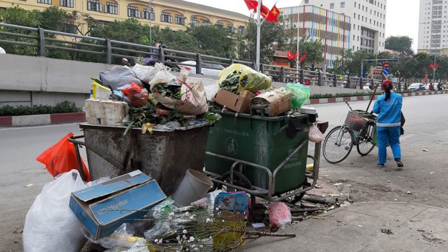 Hà Nội sẽ giao cho quận, huyện làm chủ đầu tư đấu thầu vận chuyển rác