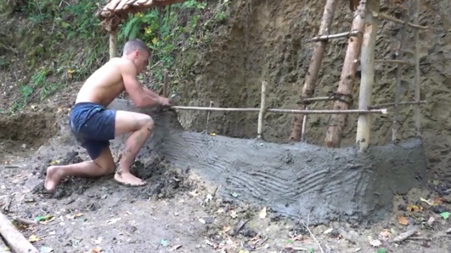 Video: Chàng “Tarzan Anh” làm nhà, xây lò, và tạo lửa bằng công cụ nguyên thủy