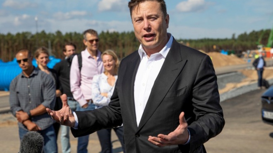 CEO Elon Musk từng chào bán Tesla cho Apple nhưng bị Tim Cook từ chối